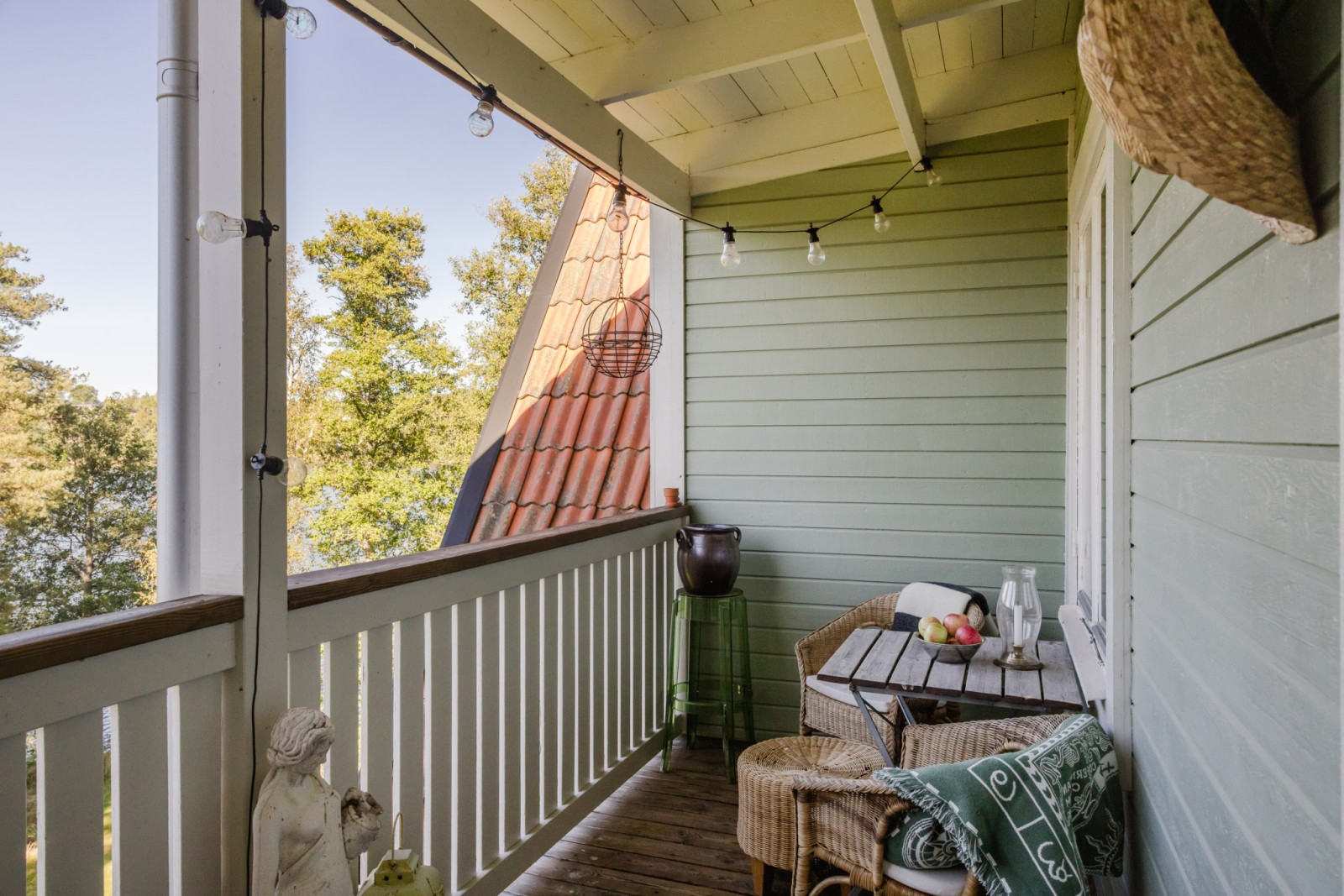 Balkong med eftermiddags- och kvällssol Dånviksvägen 16B