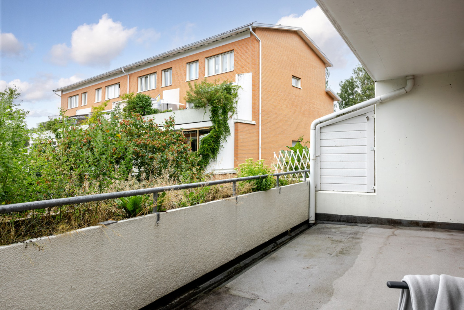 Terrass med planteringar Mosshagestigen 218