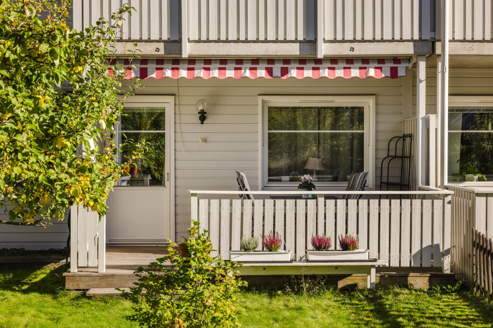Uteplats med markiser Engelsbergsvägen 73
