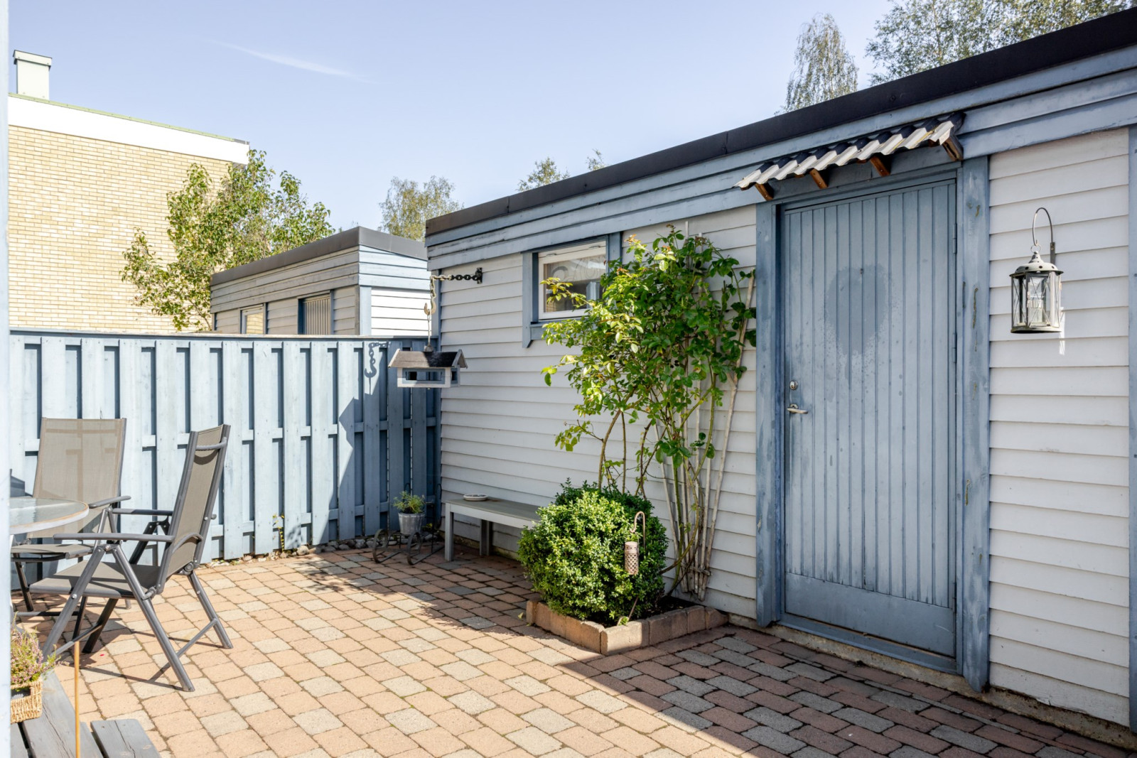 Framsida med förråd Herrängsvägen 18