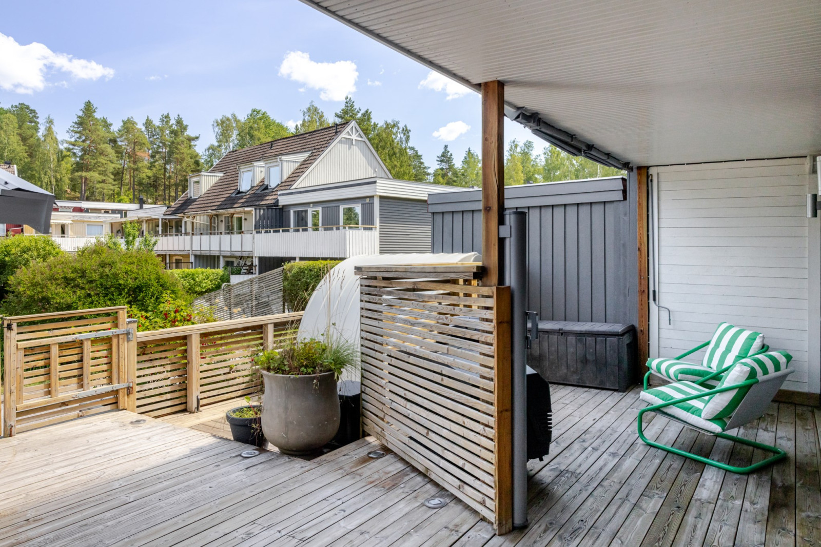 Uteplats framsida Örnstigen 22