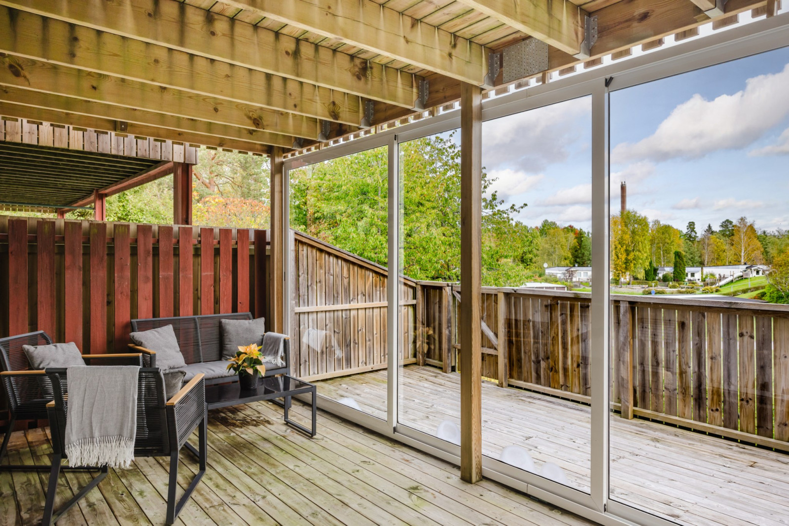 Uteplats baksida Fjärilstigen 35