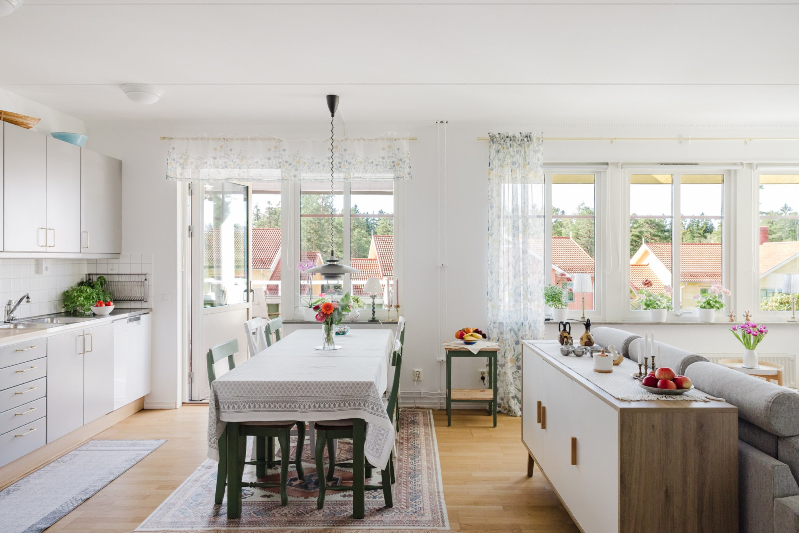 Del av kök och vardagsrum Skogsrovägen 3