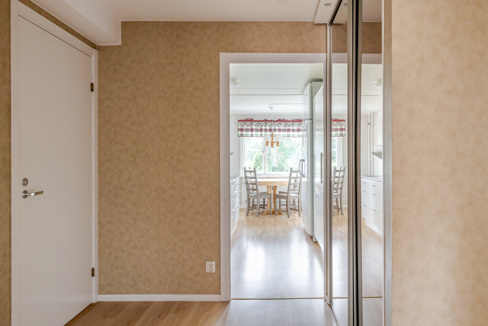 Hall Säbytorgsvägen 8C
