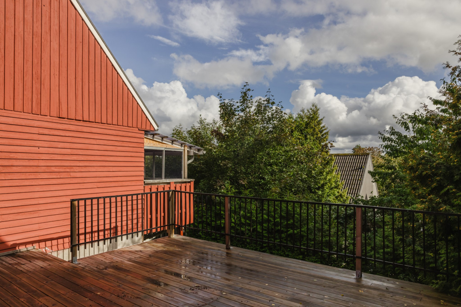 Uteplats på gaveln Hökstigen 10