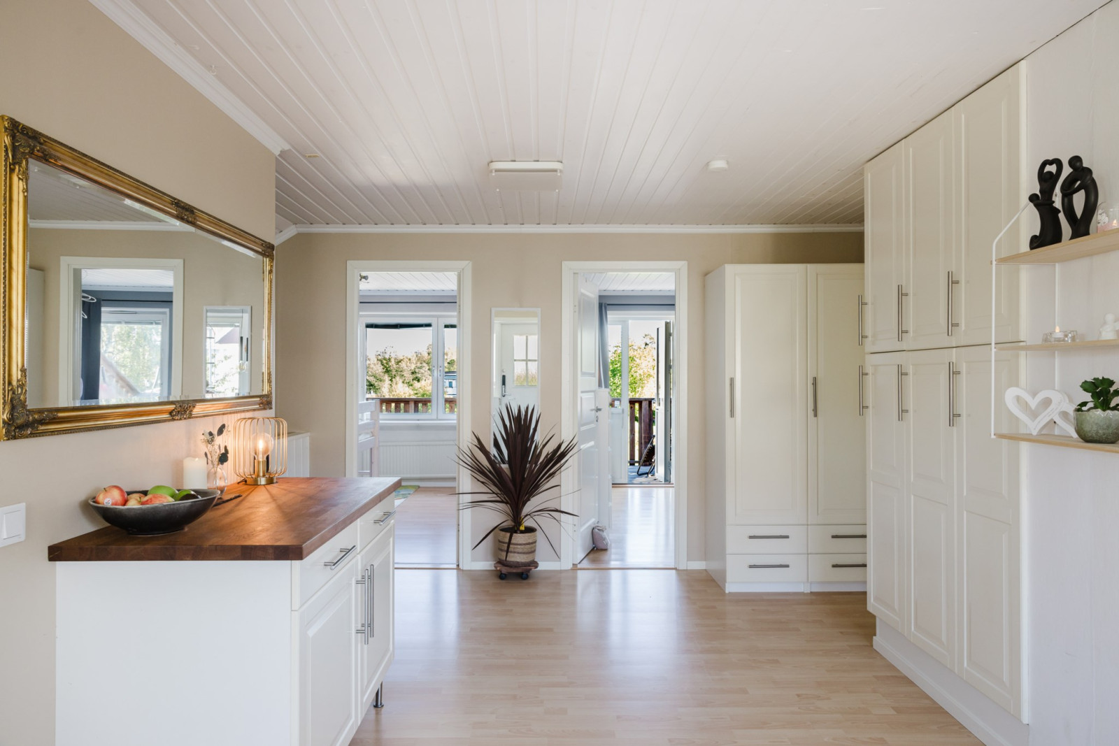 Stor och öppen hall Fjärilstigen 35