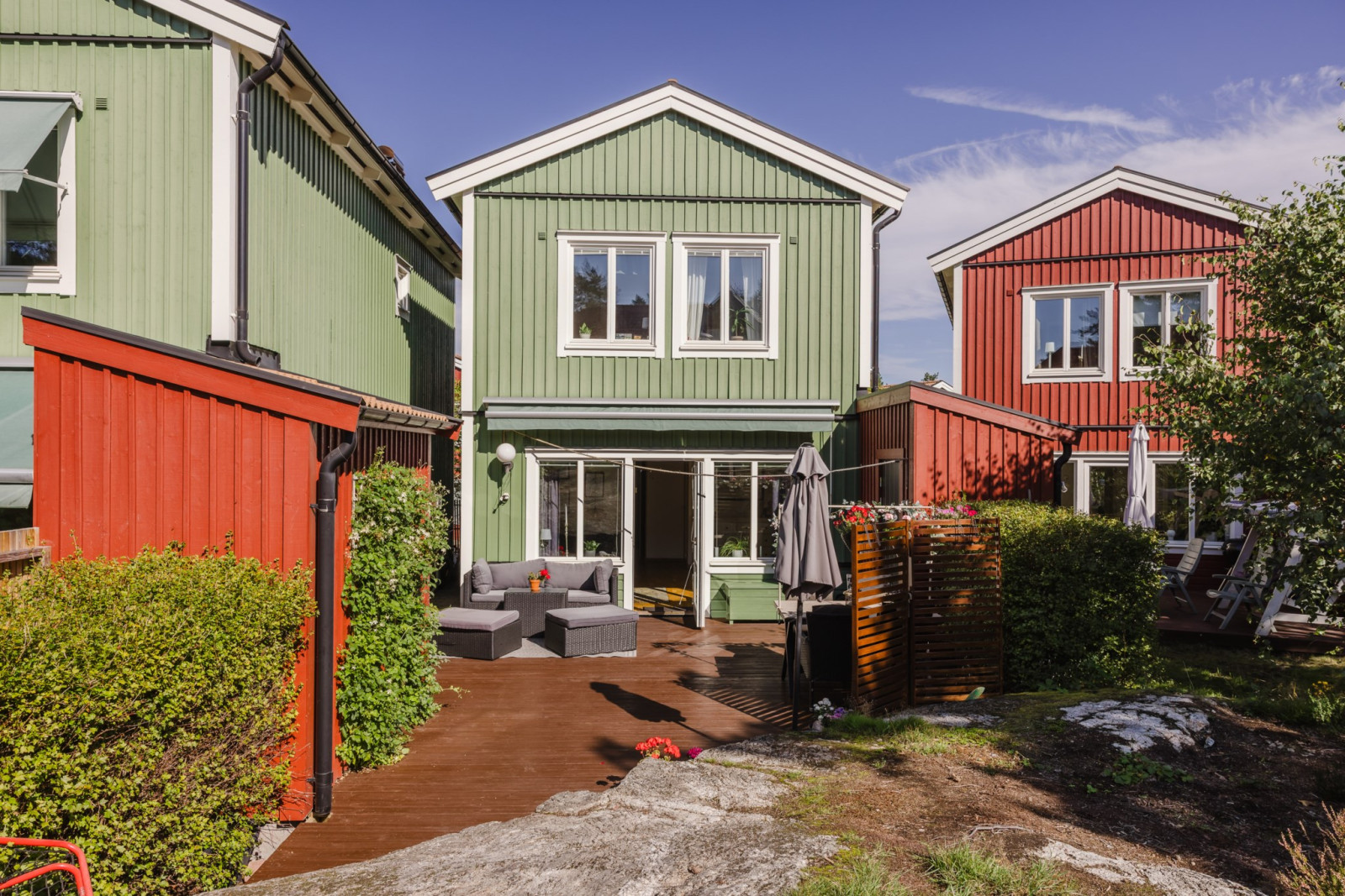 Solig baksida Högbackavägen 9