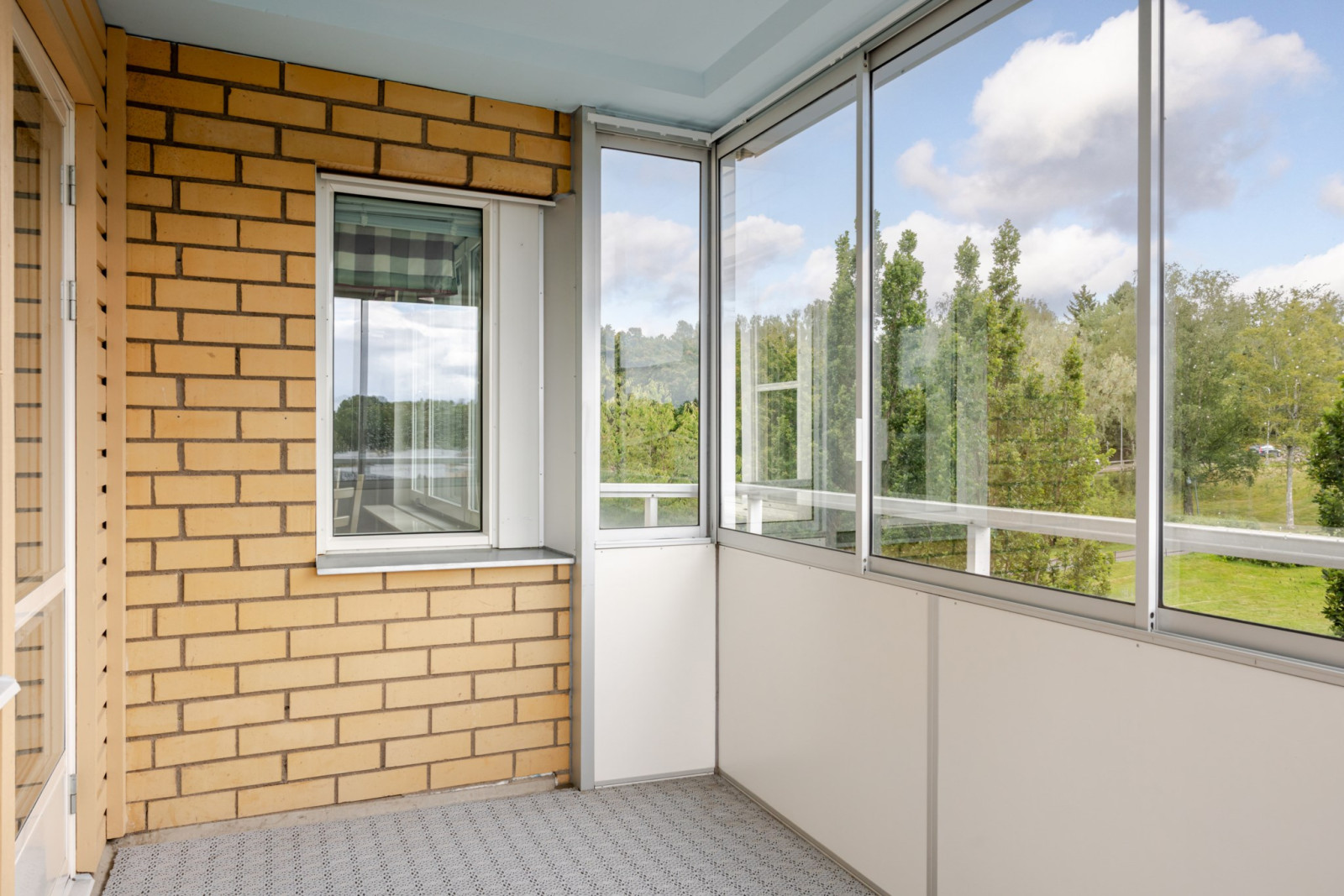 Inglasad balkong Säbytorgsvägen 8C