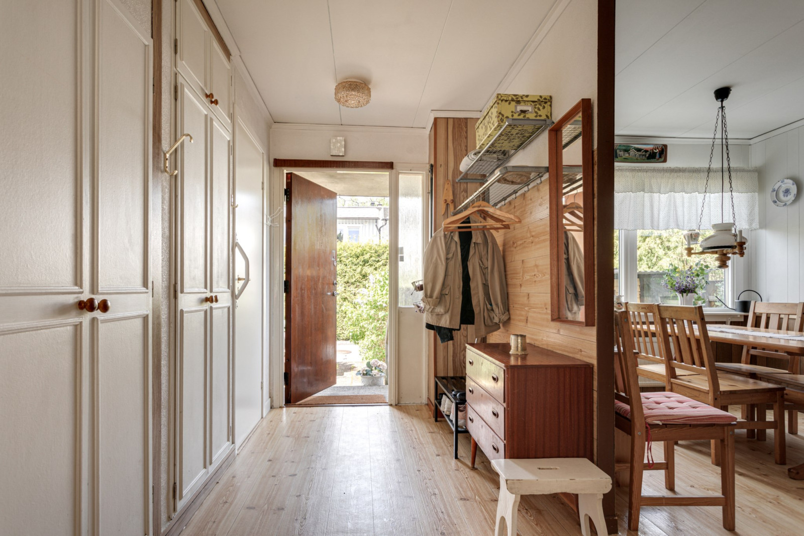 Hall Domherrestigen 37
