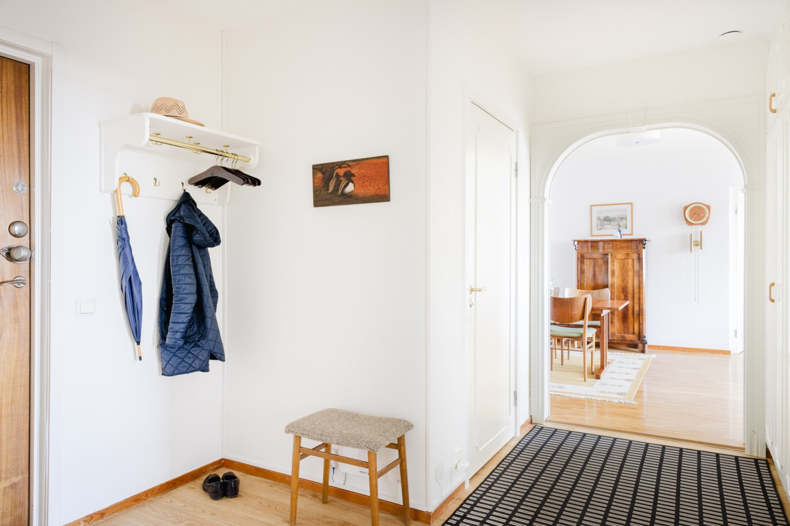 Hall mot vardagsrum Emanuel Birkes väg 5