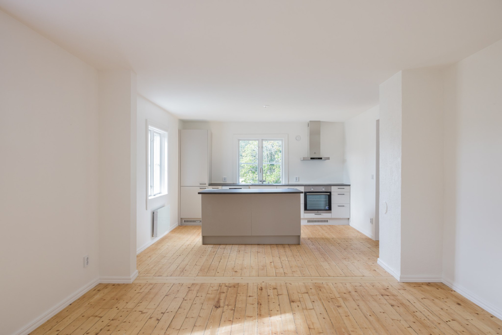 Vardagsrum mot kök Gamla Strängnäsvägen 352