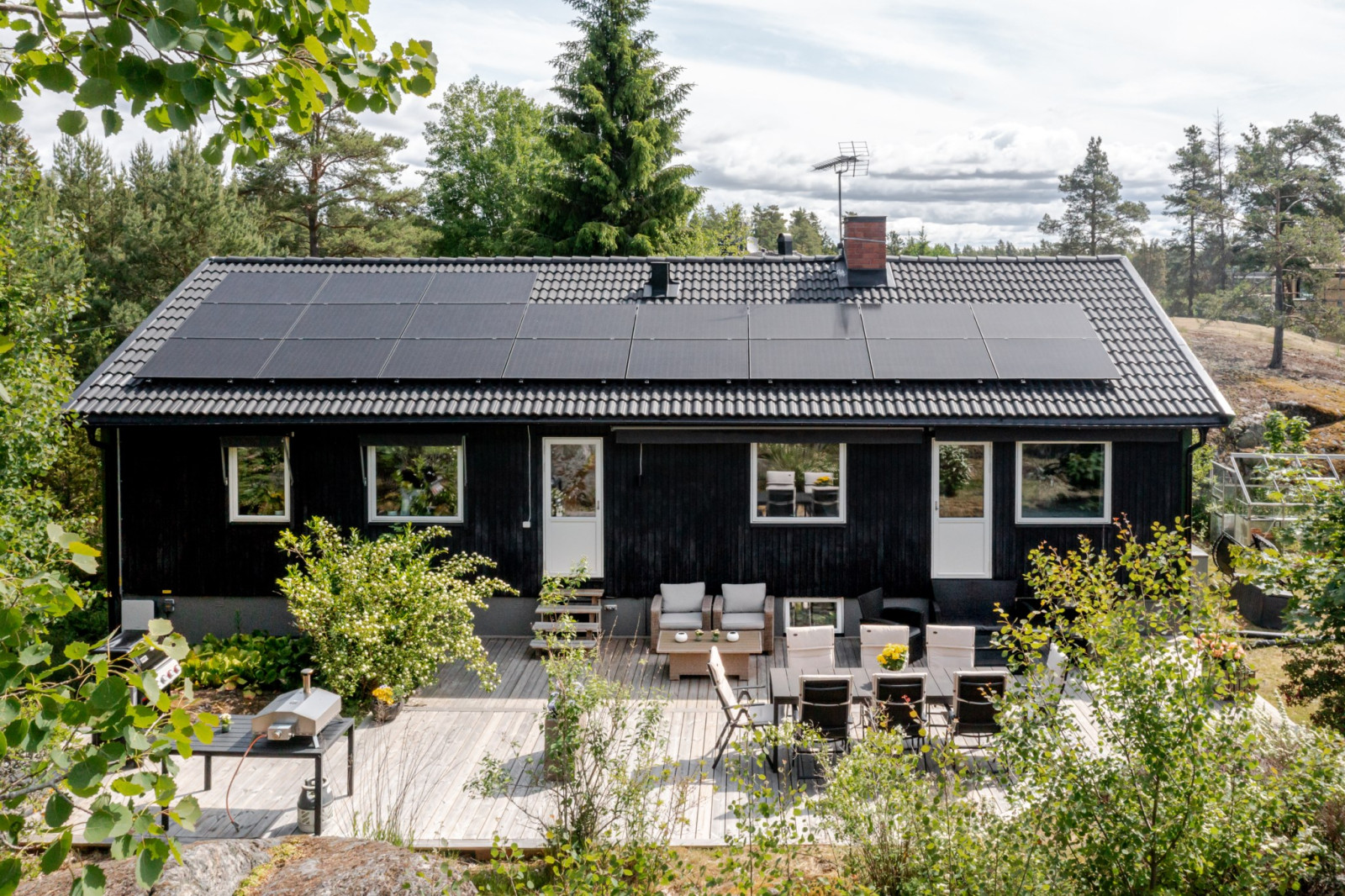 Mysigt beläget med ett naturnära läge och lummig trädgårdstomt Täppvägen 13