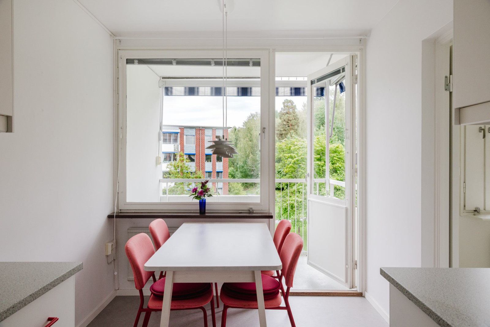 Kök med utgång till balkong Emanuel Birkes Väg 2