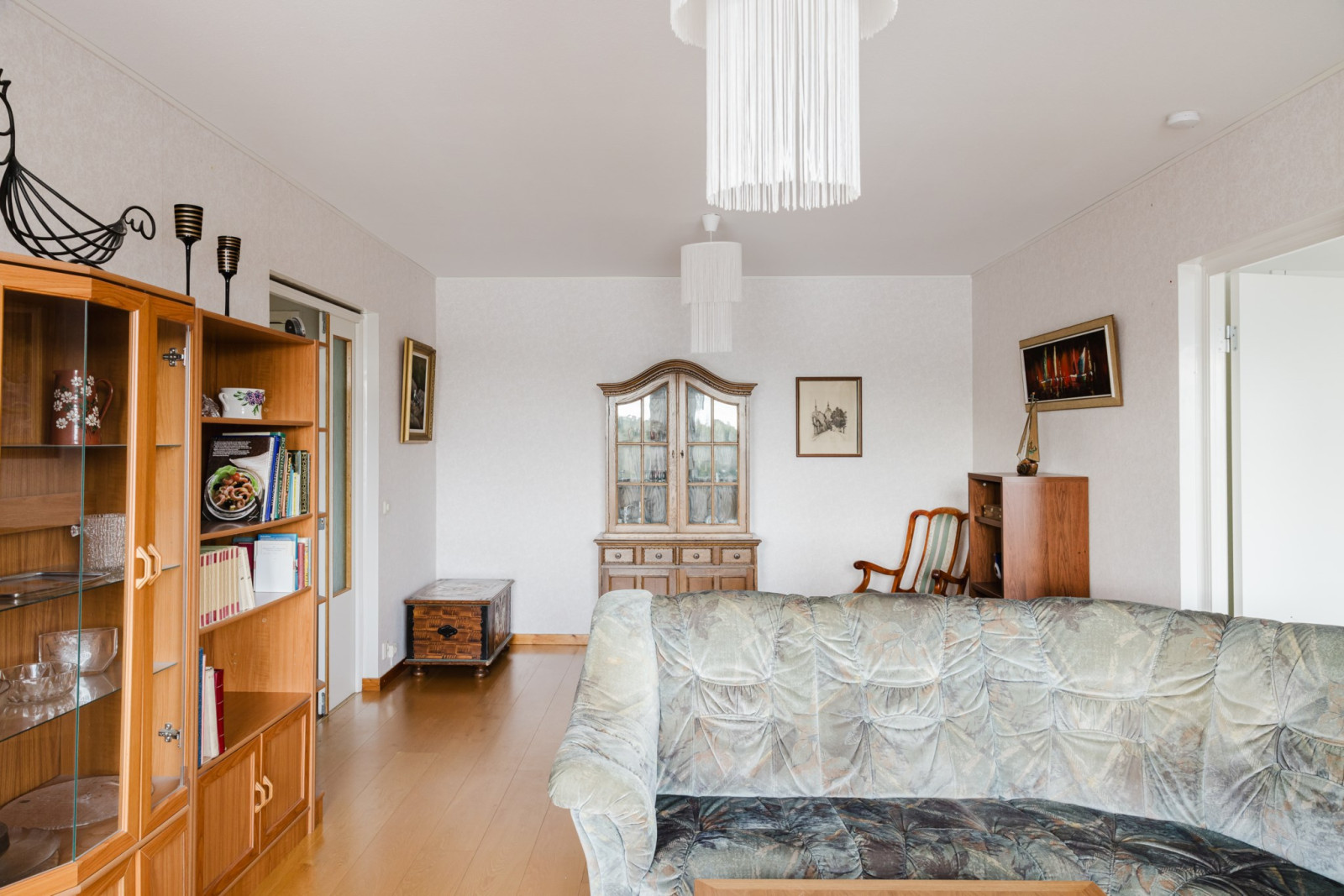 Generöst vardagsrum Emanuel Birkes väg 2