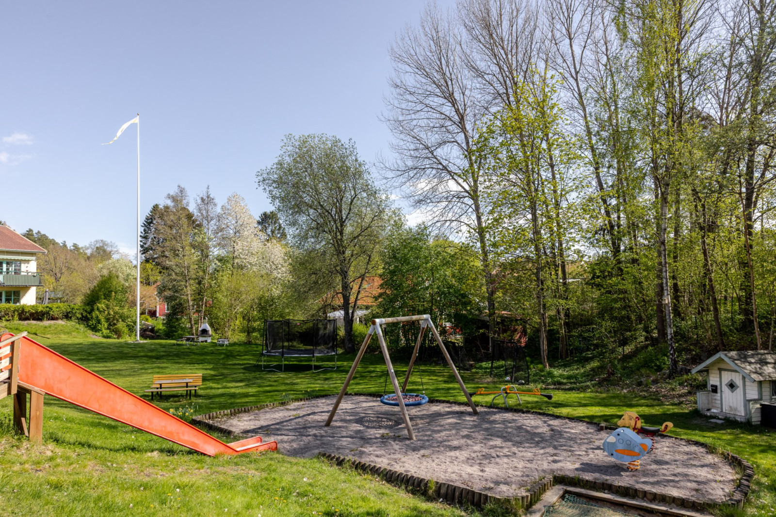 Lekplats på innergården Säbytorgsvägen 47