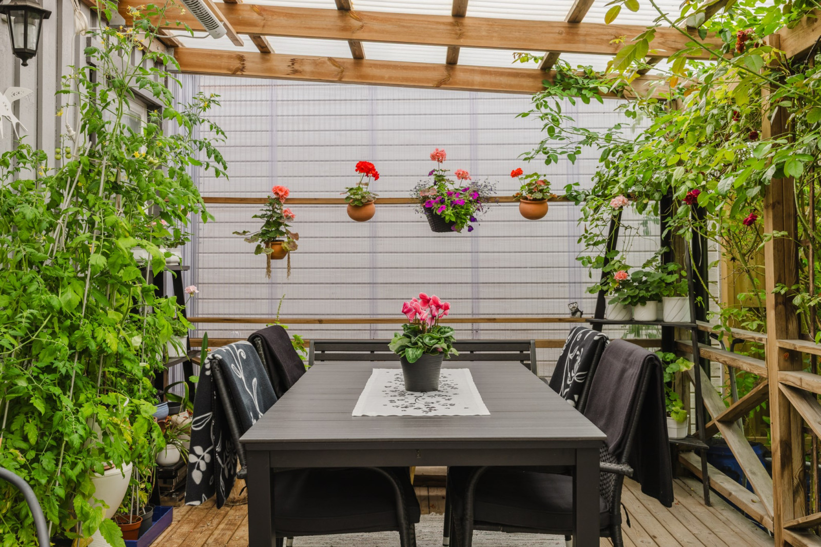 Uteplats på baksida Fasanstigen 46