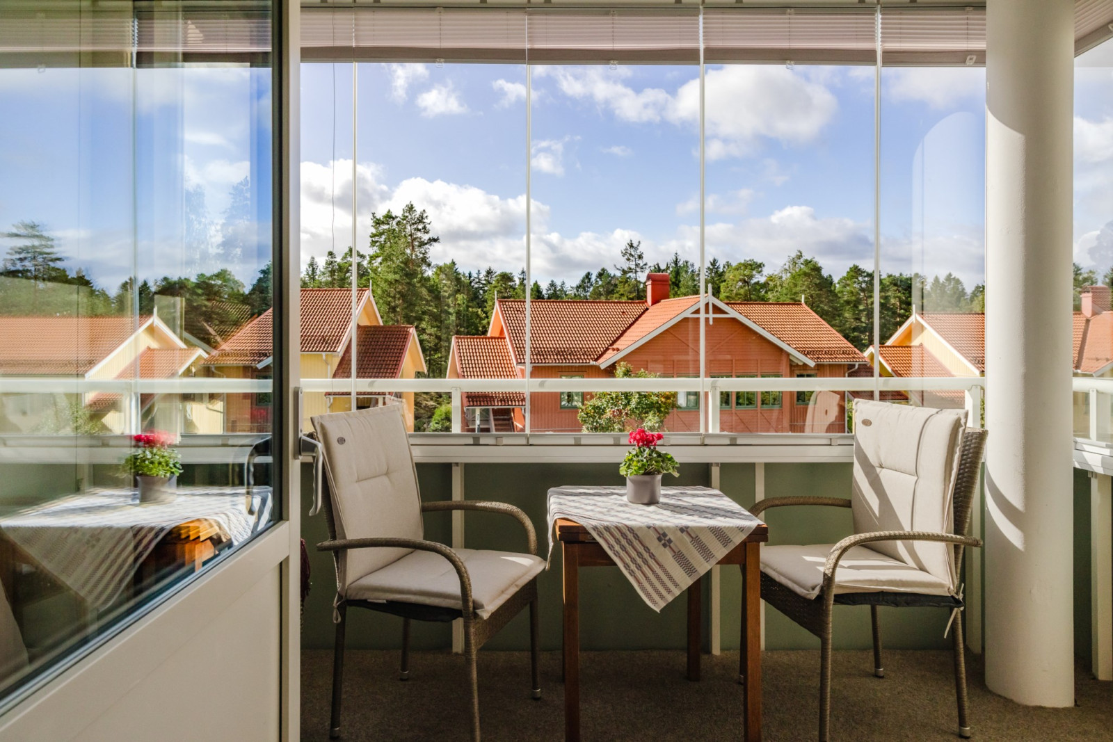 Inglasad balkong Skogsrovägen 3