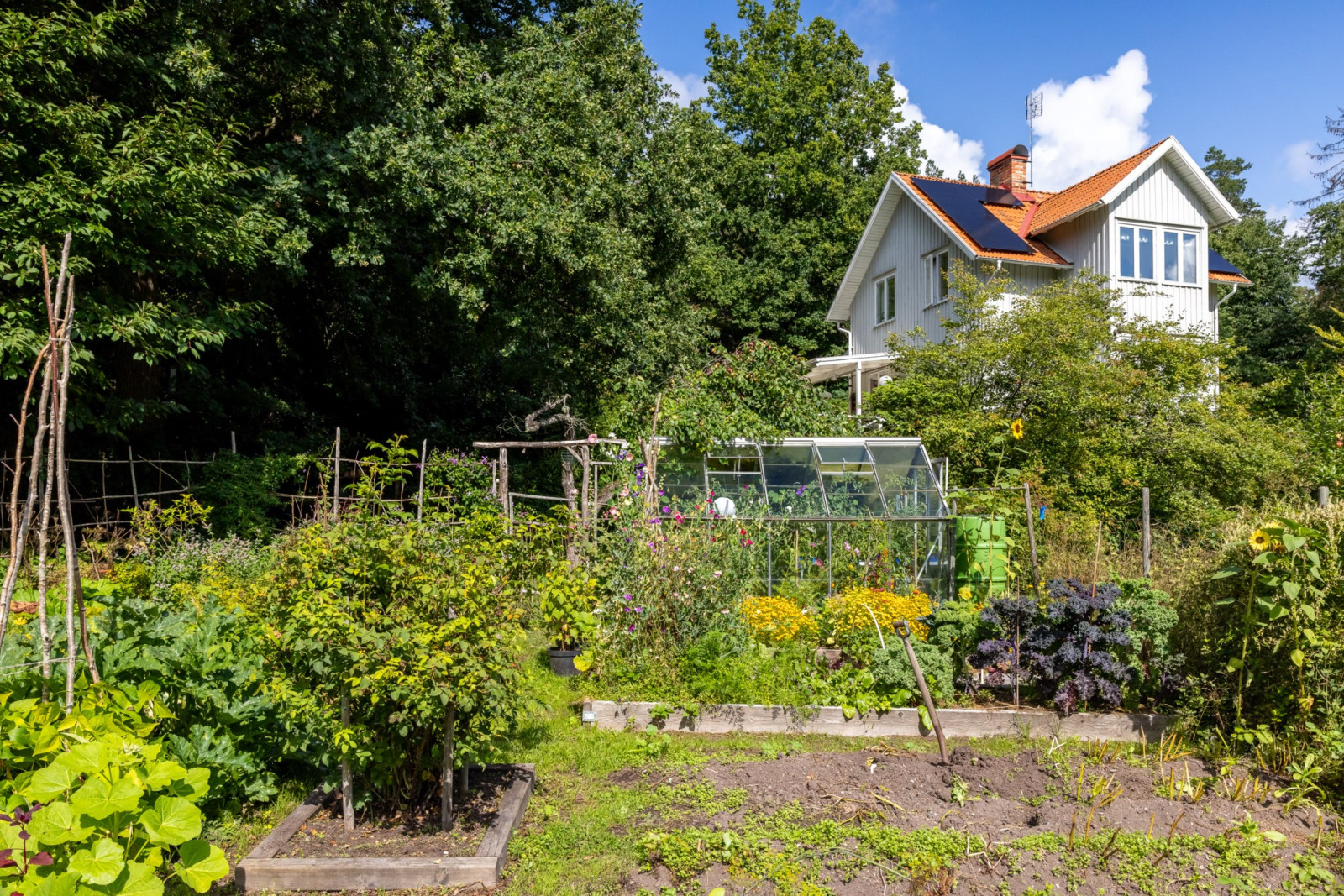 Trädgårdstomt Heliodalsvägen 8