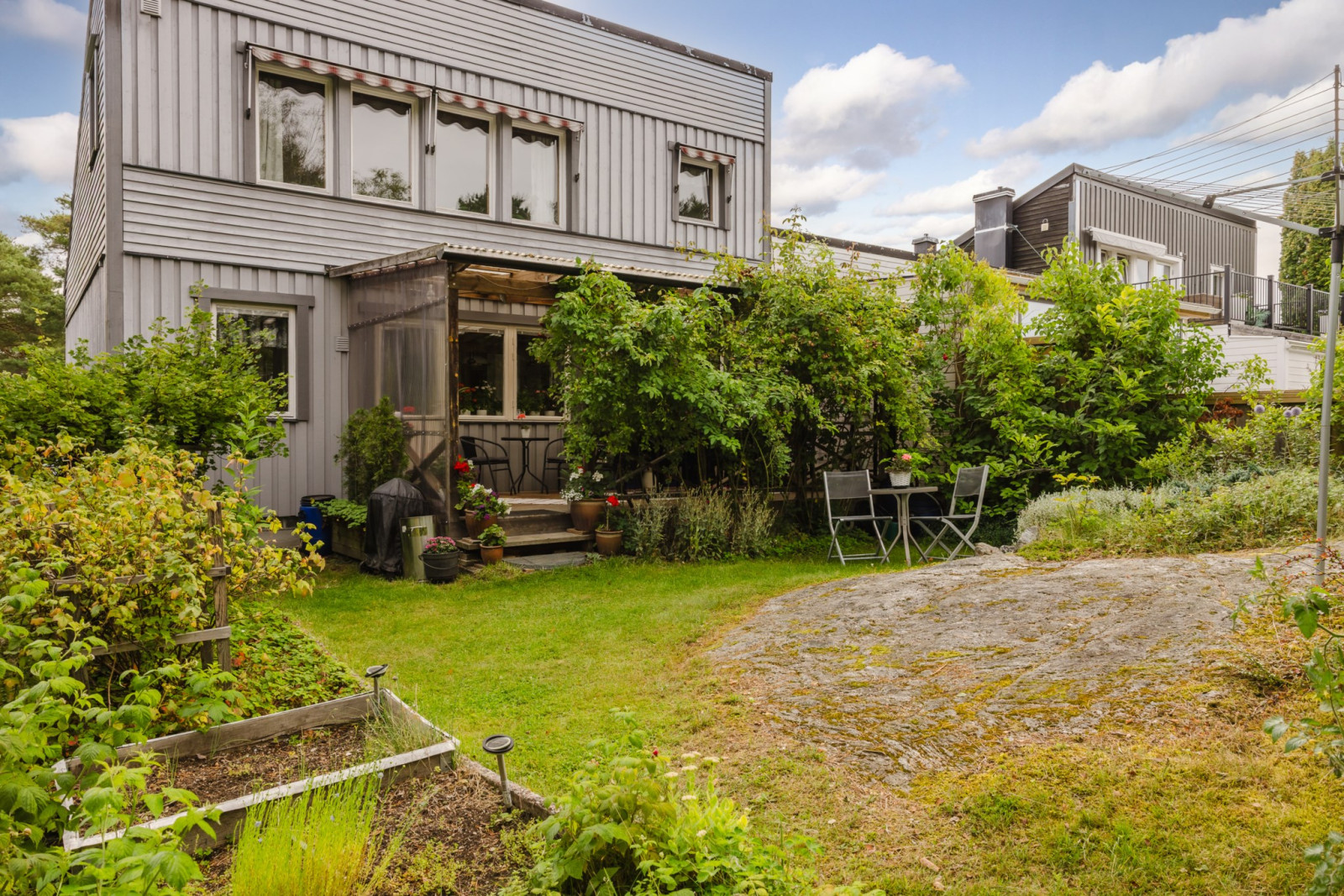 Trädgårdsvy på baksidan Fasanstigen 46