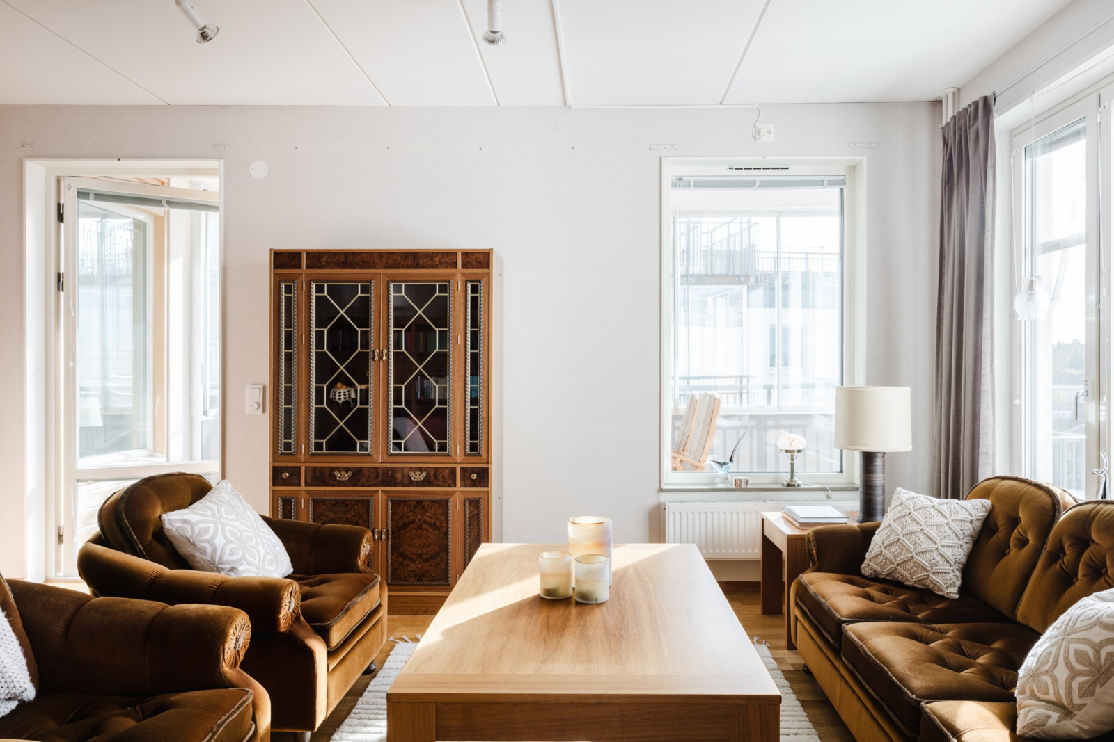 Vardagsrum med utgång till inglasad balkong Rönningevägen 2A