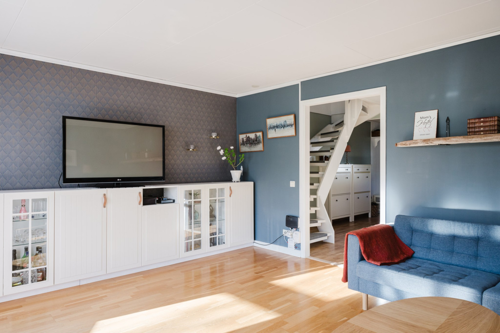 Vardagsrum mot hall Mosshagestigen 180