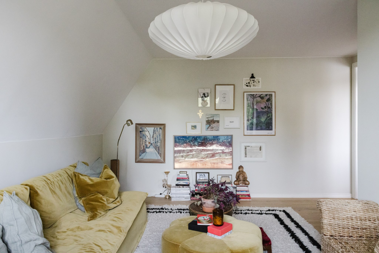 Plats för generös soffa Dånviksvägen 16B