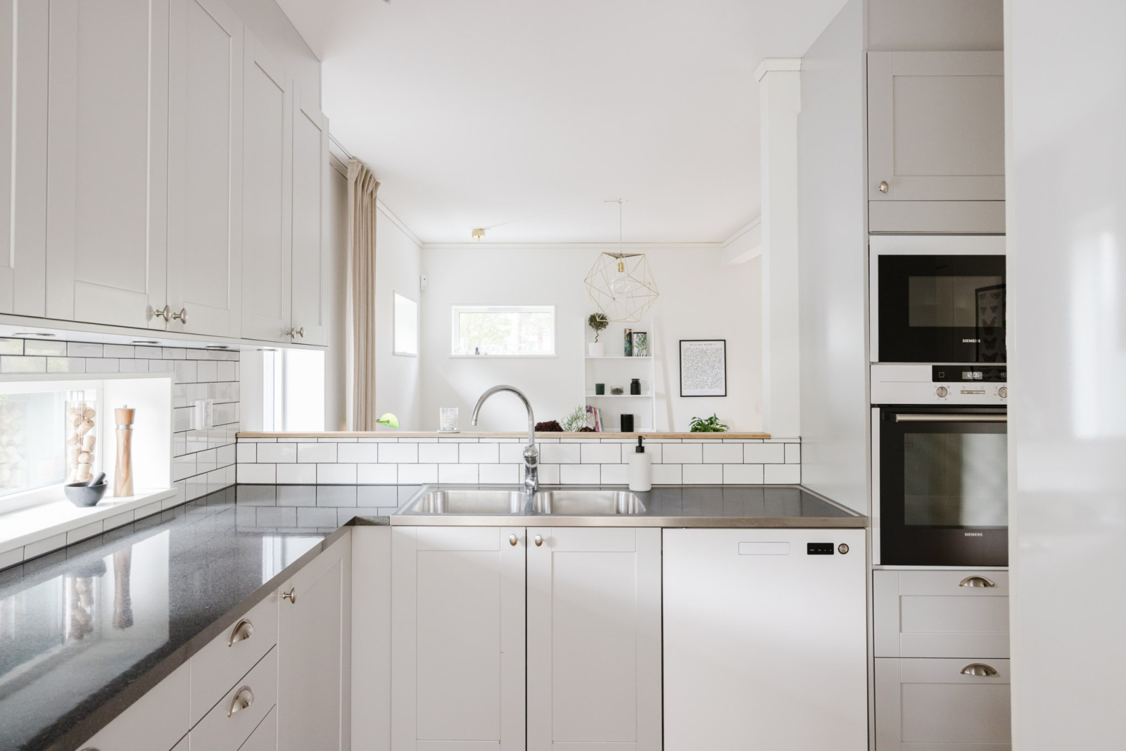 Kök mot vardagsrum Vattentornsvägen 39A