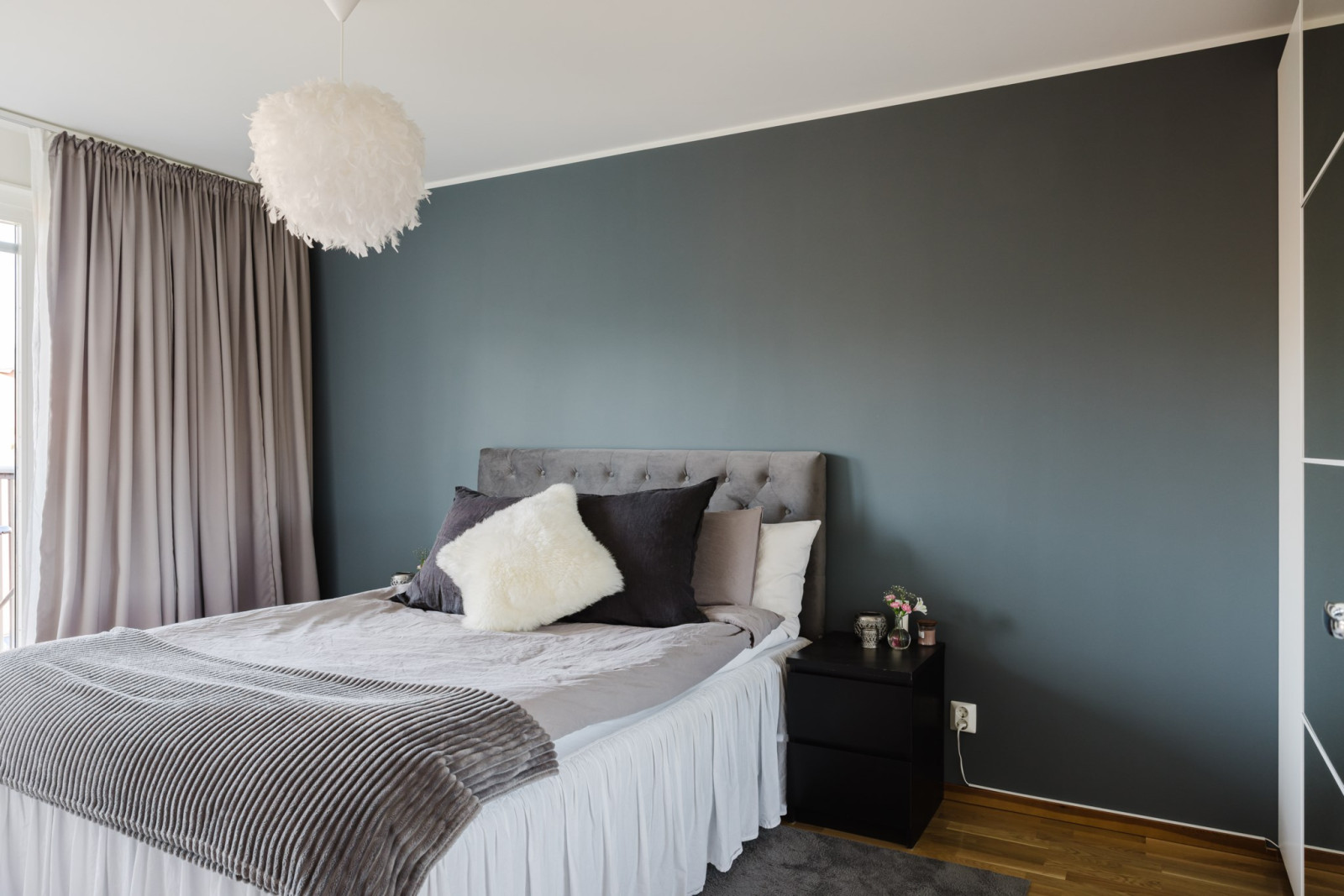 Sovrum med plats för dubbelsäng Sanatorievägen 23