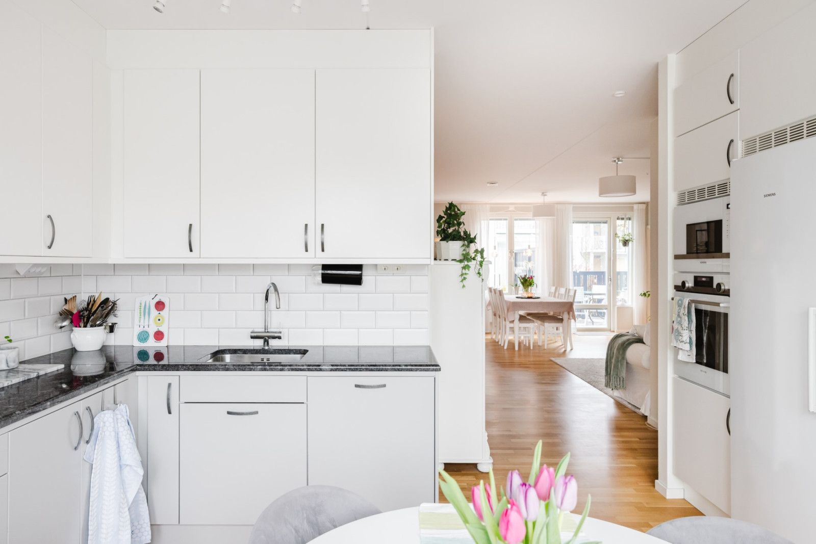 Kök mot vardagsrum Rönninge Torg 13