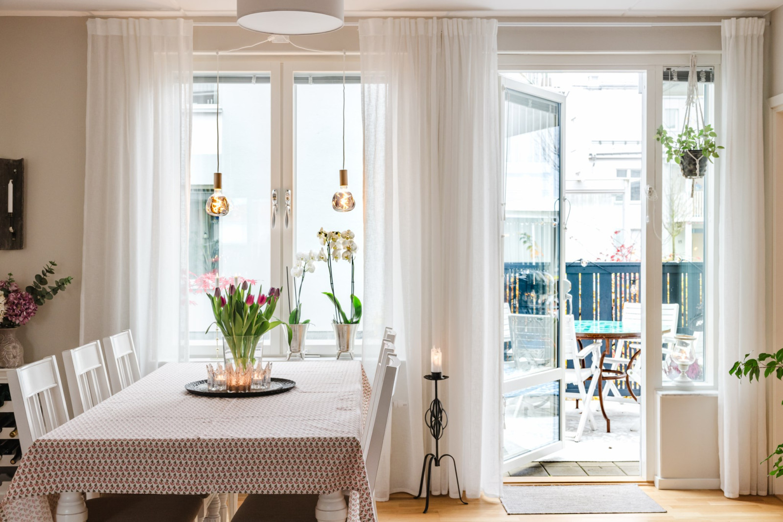 Vardagsrum med utgång till uteplats Rönninge Torg 13