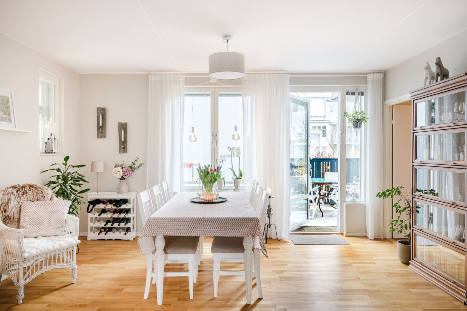 Vardagsrum med utgång till uteplats Rönninge Torg 13