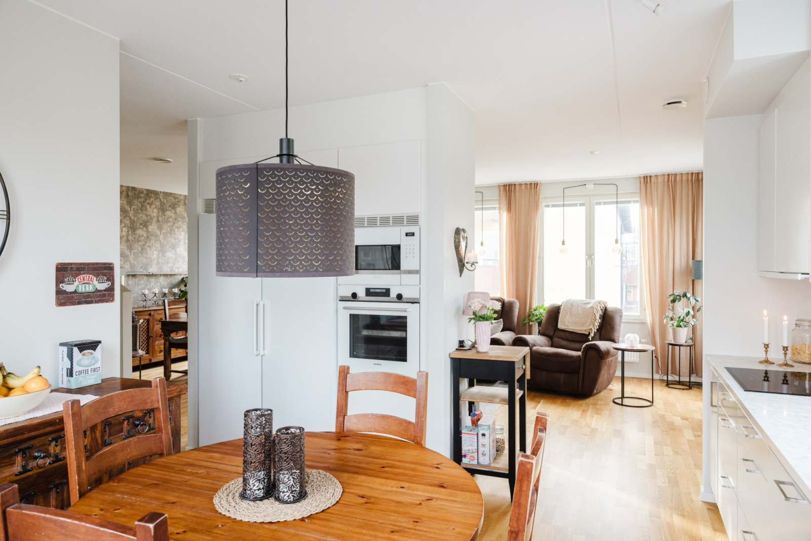 Kök mot vardagsrum Westerdahlsvägen 17