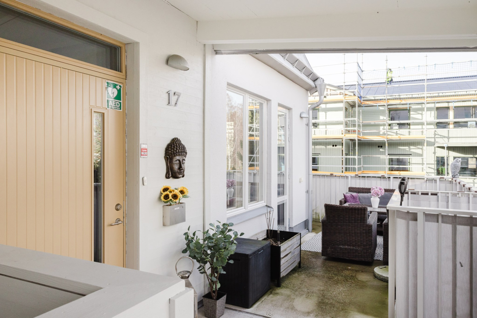Entré och terrass Westerdahlsvägen 17