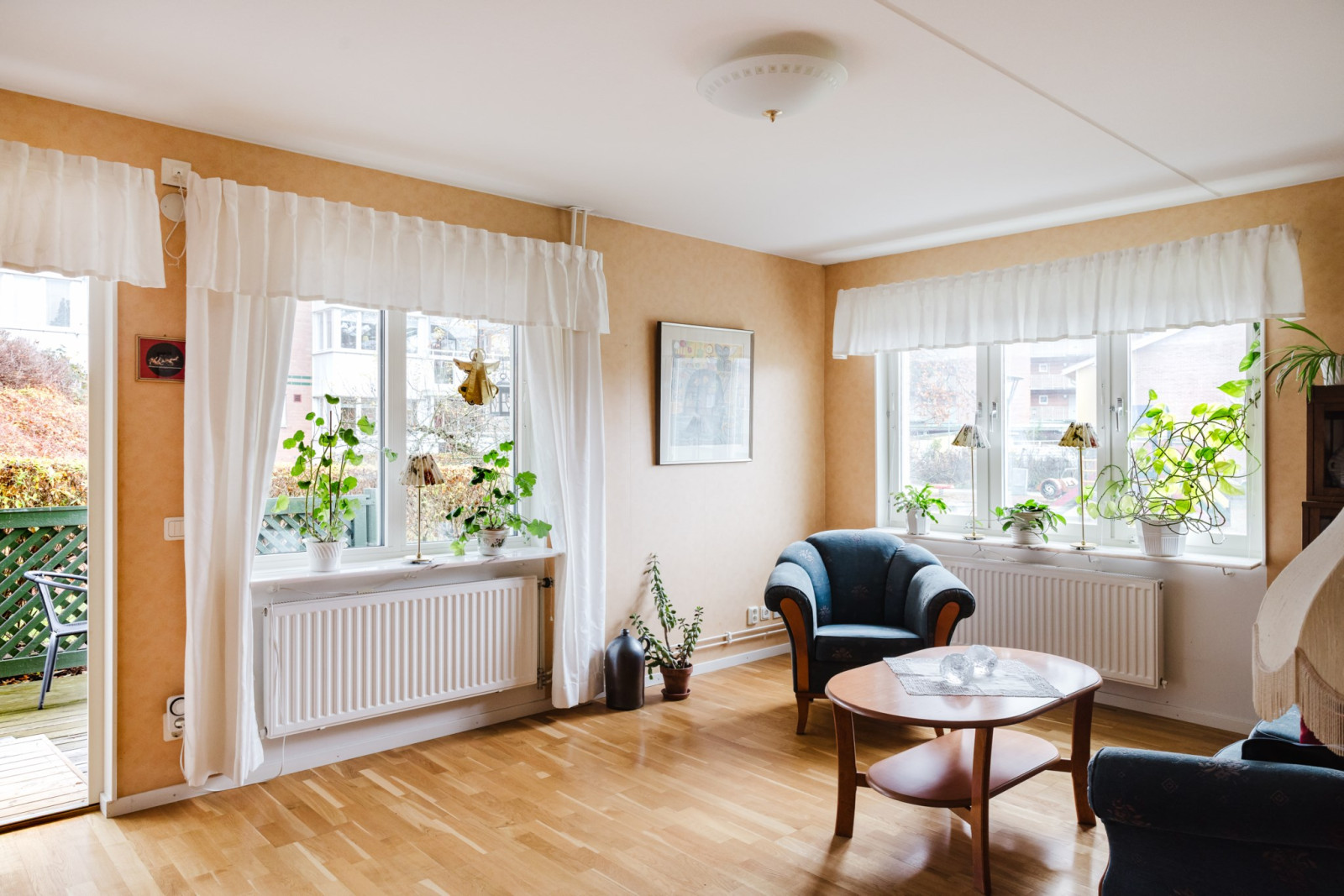 Vardagsrum med fönster i två väderstreck Rönningevägen 5