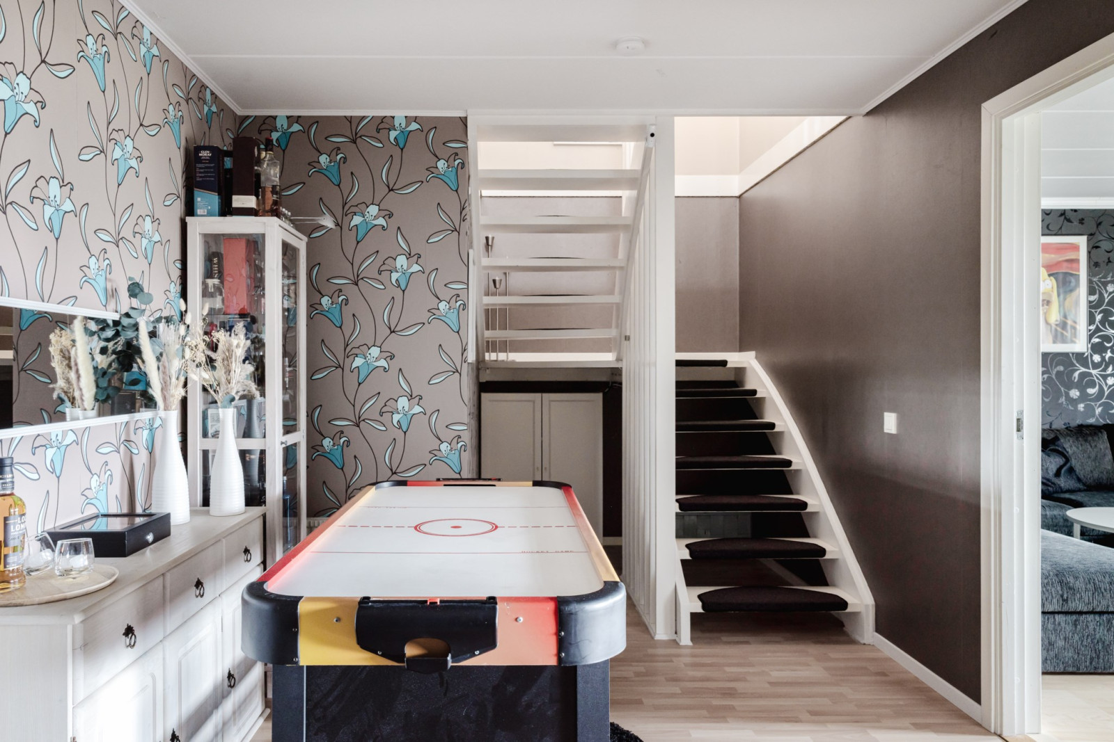 Trapphus och allrum Fjärilstigen 35