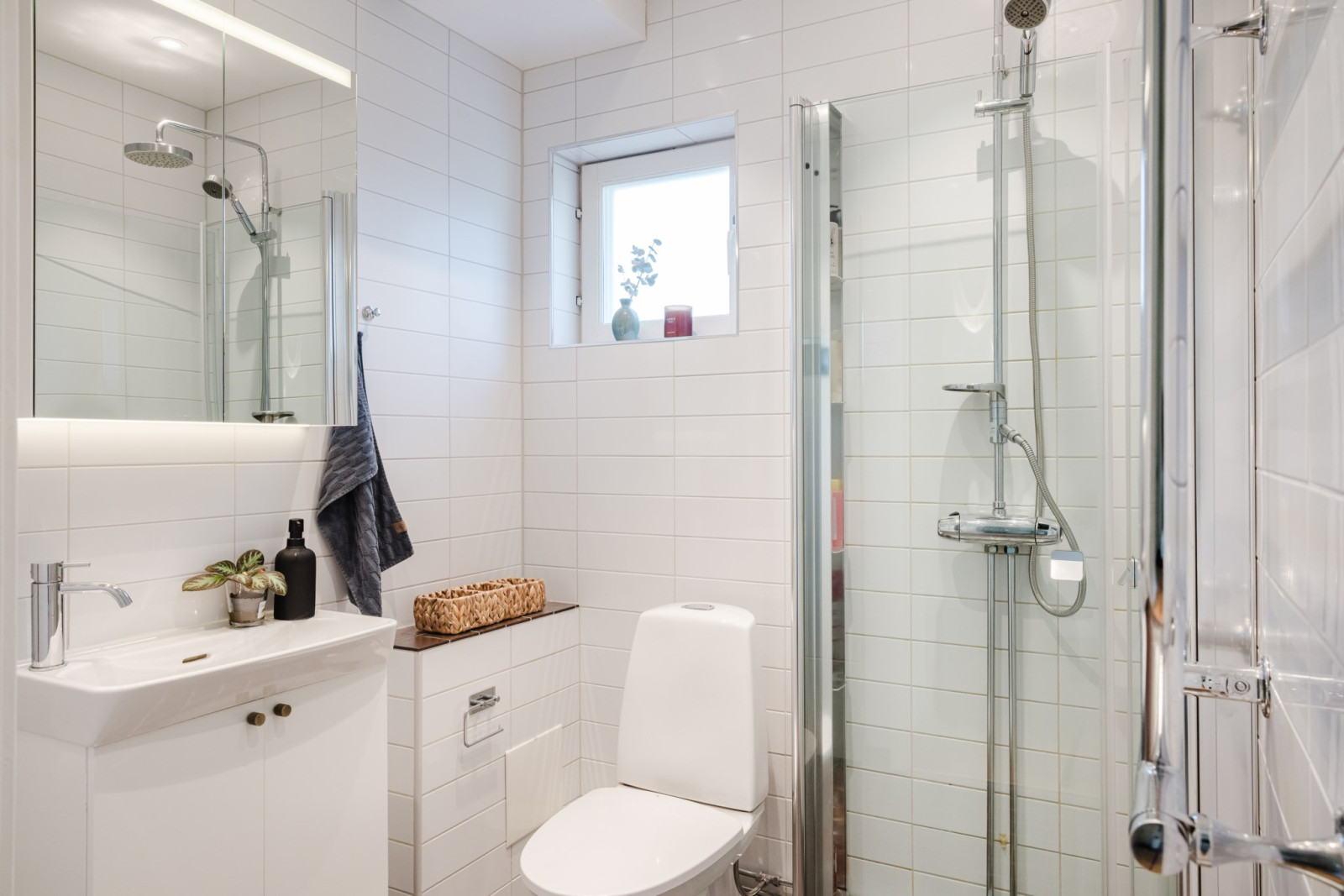 Helkaklat badrum med uppvärmt klinkergolv Högbackavägen 17