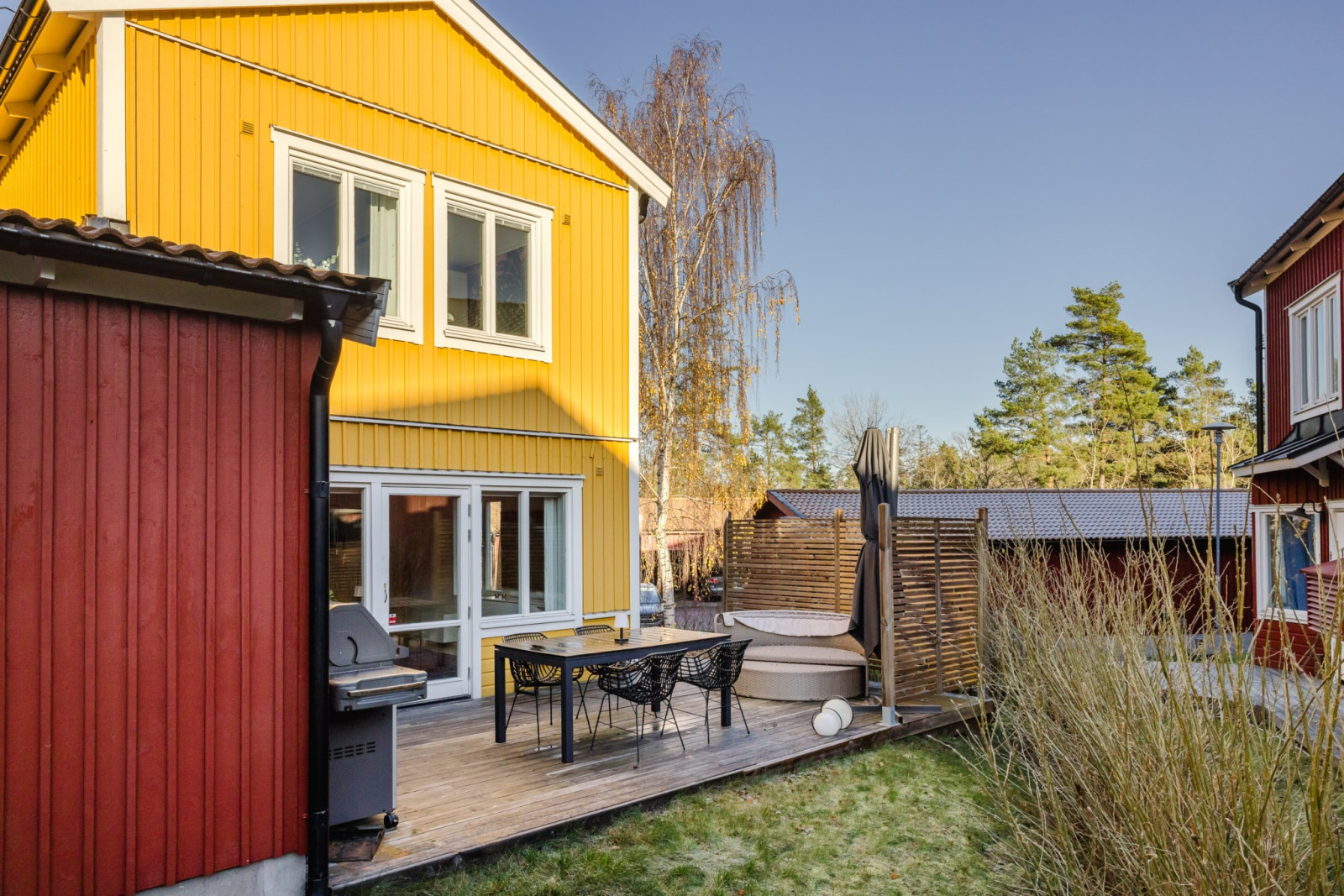 Kedjehus med gavelläge Högbackavägen 17