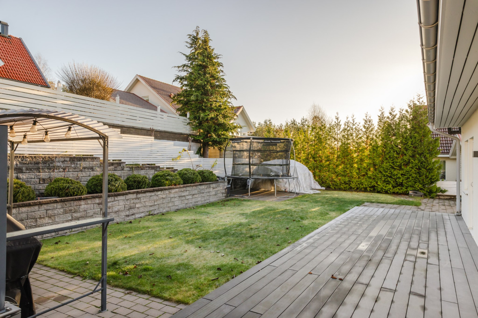 Baksida Söderby torgs allé 48