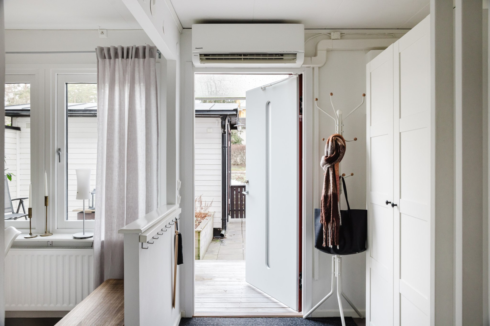 Hall med förvaring i garderober Rönningevägen 65C