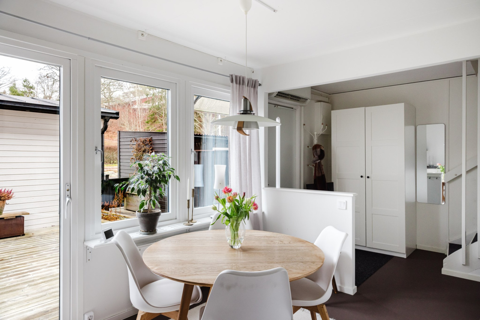 Matplats mot hall Rönningevägen 65C