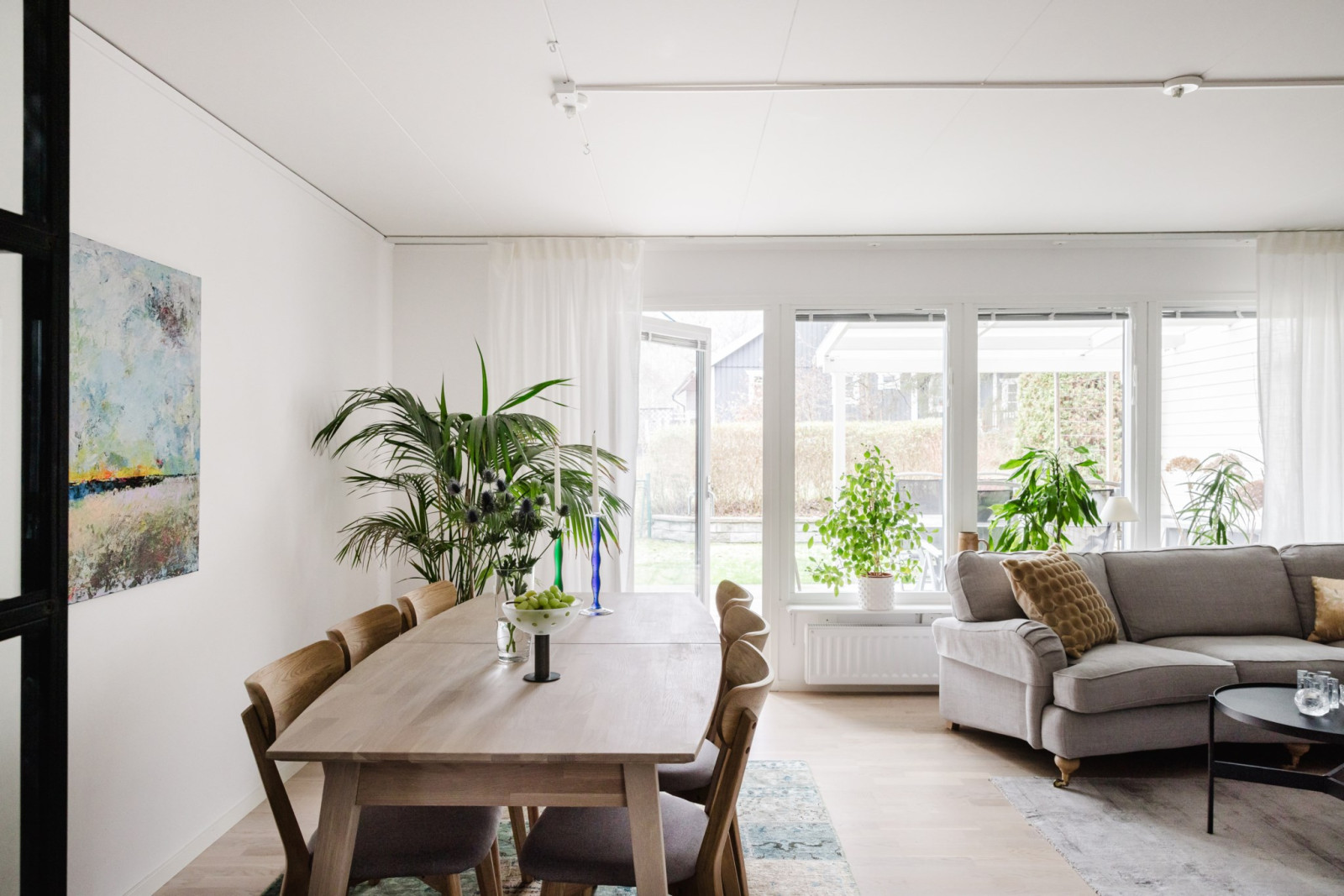 Stora fönsterpartier och fint ljusinsläpp Rönningevägen 65C