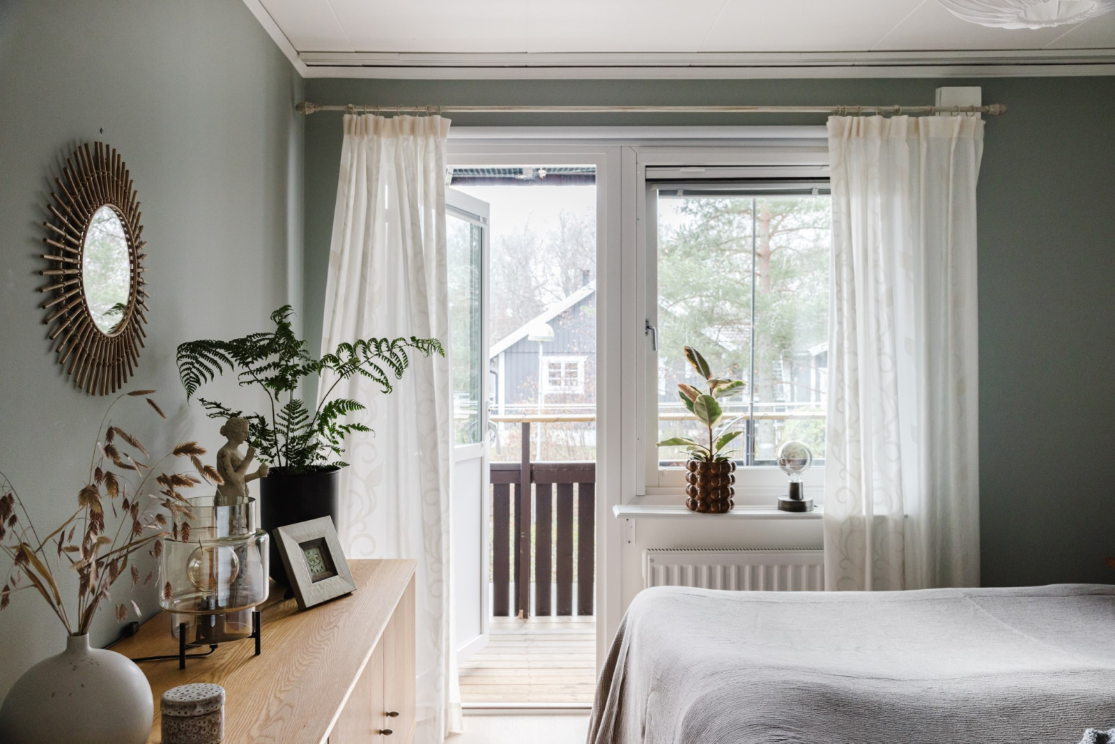 Master bedroom med utgång till balkong Rönningevägen 65C