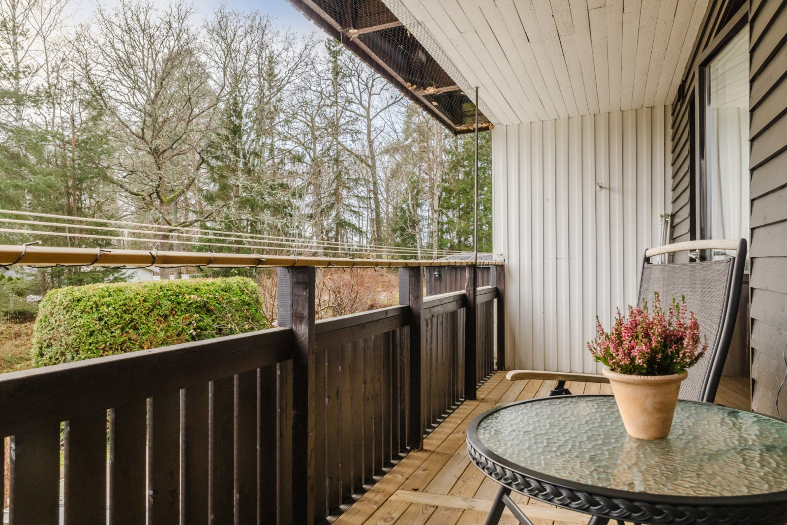 Rymlig balkong under tak Rönningevägen 65C