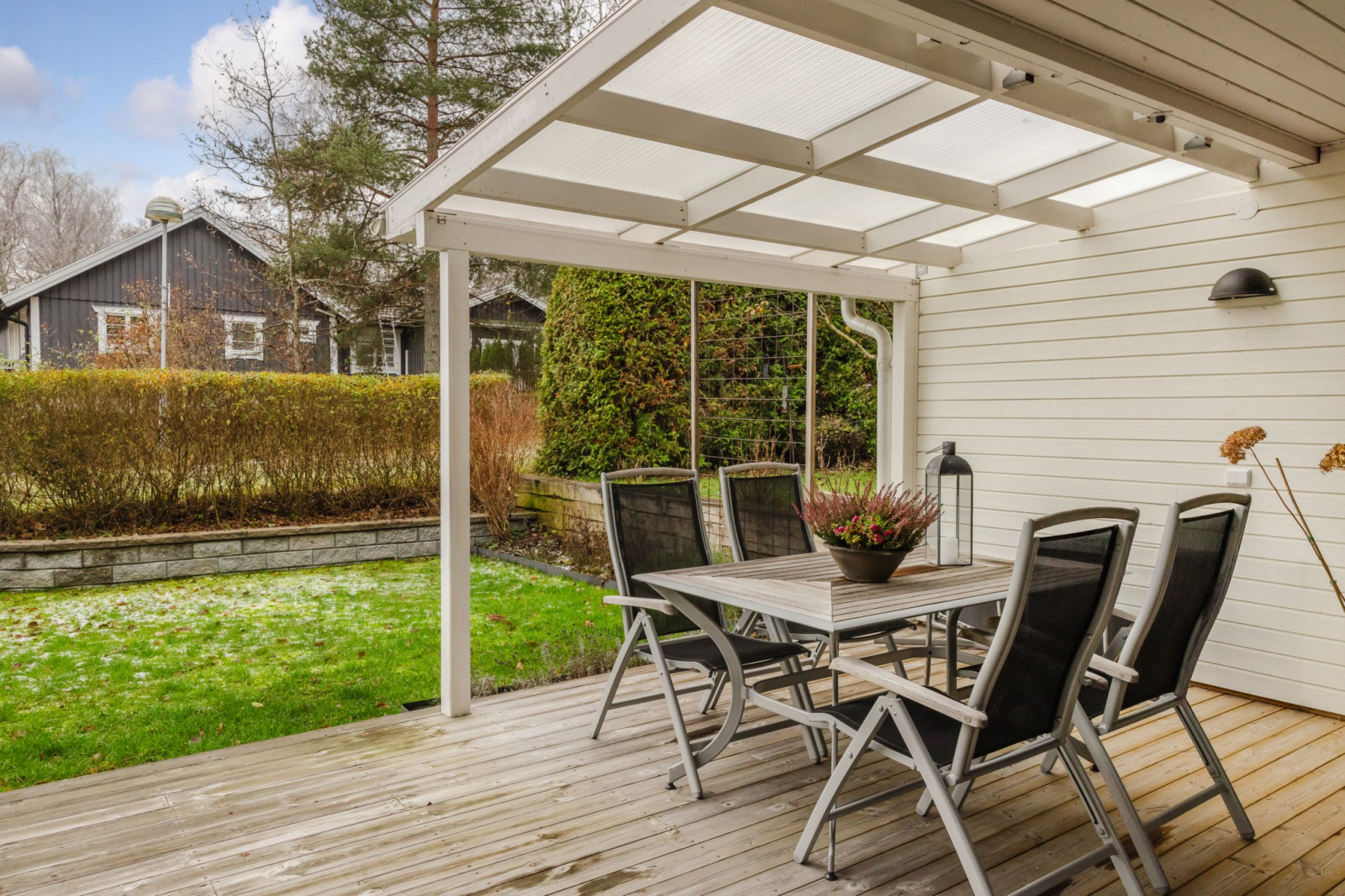 Uteplats delvis under tak Rönningevägen 65C