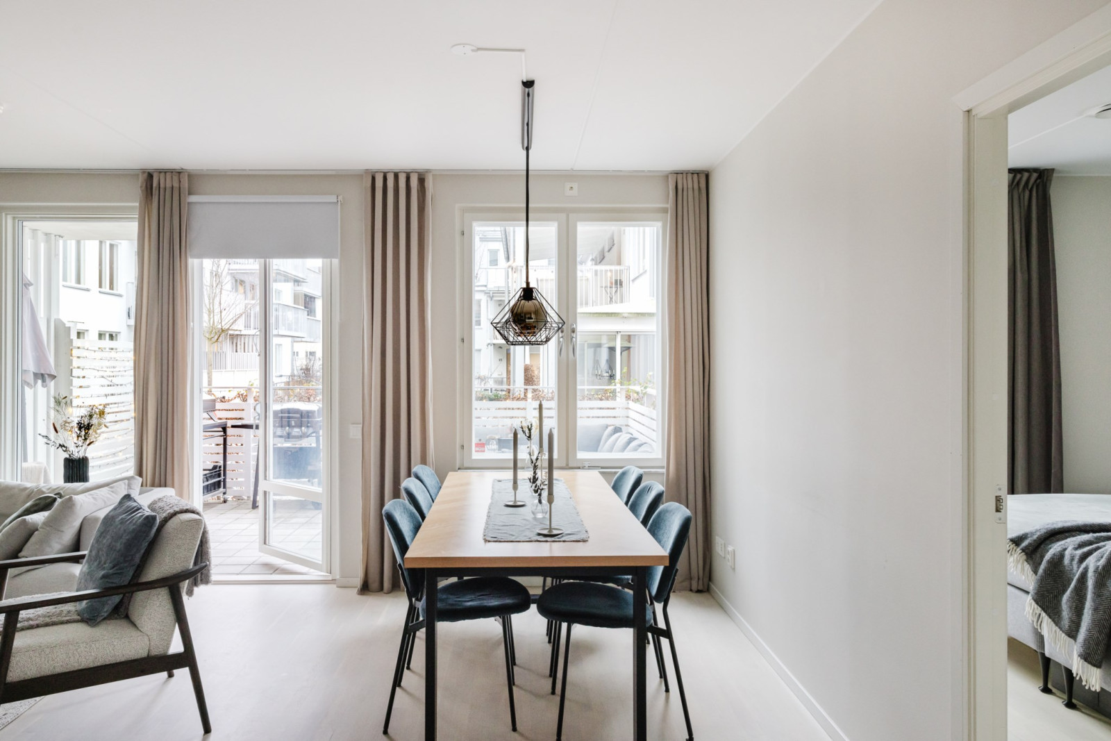 Matplats mot uteplats Rönninge Torg 13