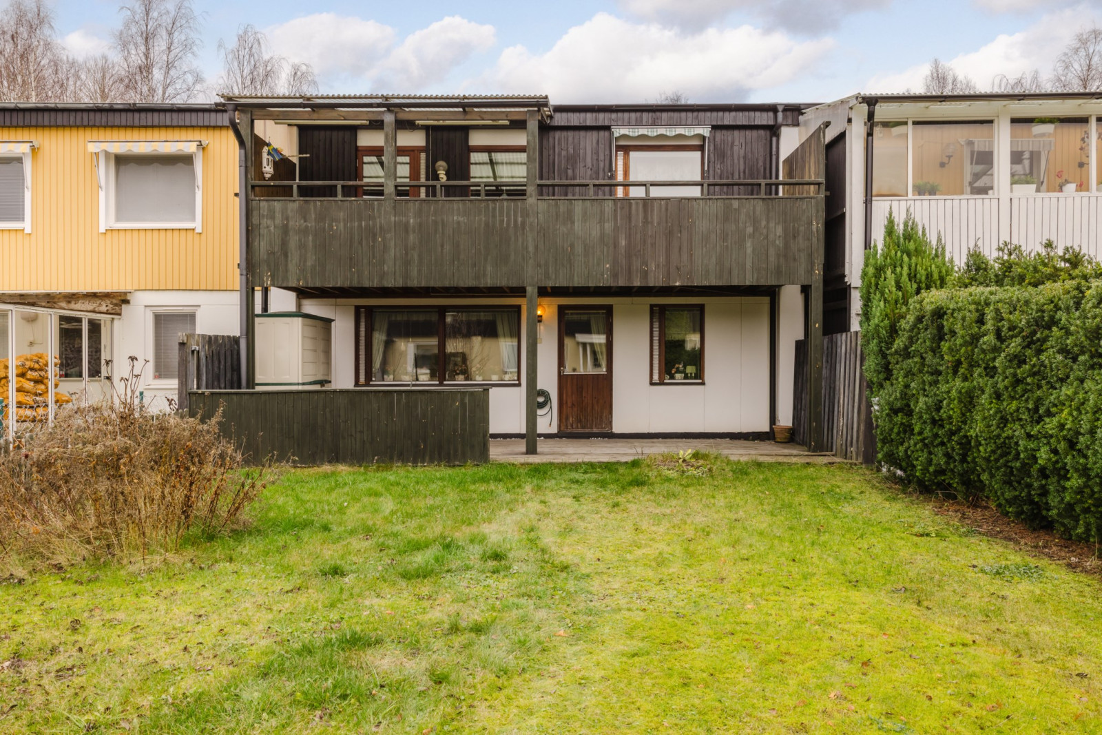 Fin trädgårdstomt med uteplats och balkong i söder Snickarstigen 2
