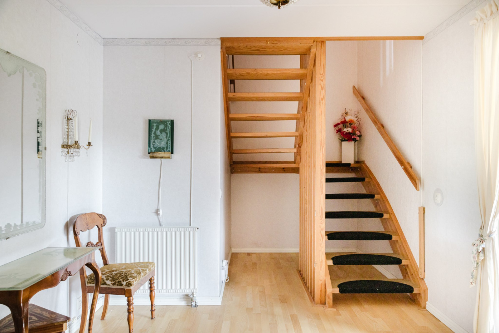 Nedre hall Fjärilstigen 16