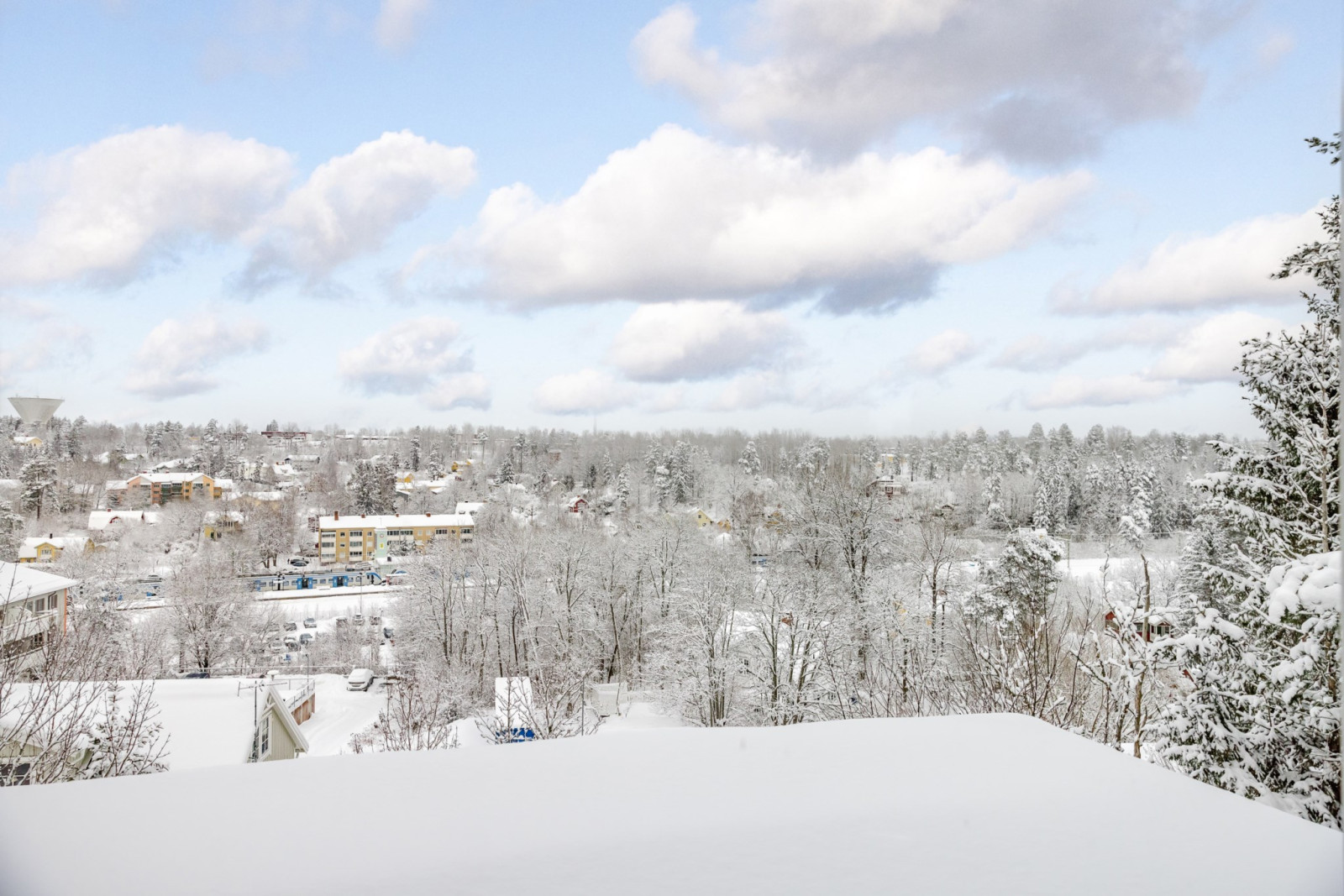 Utsikt från vardagsrum Engelsbergsvägen 20