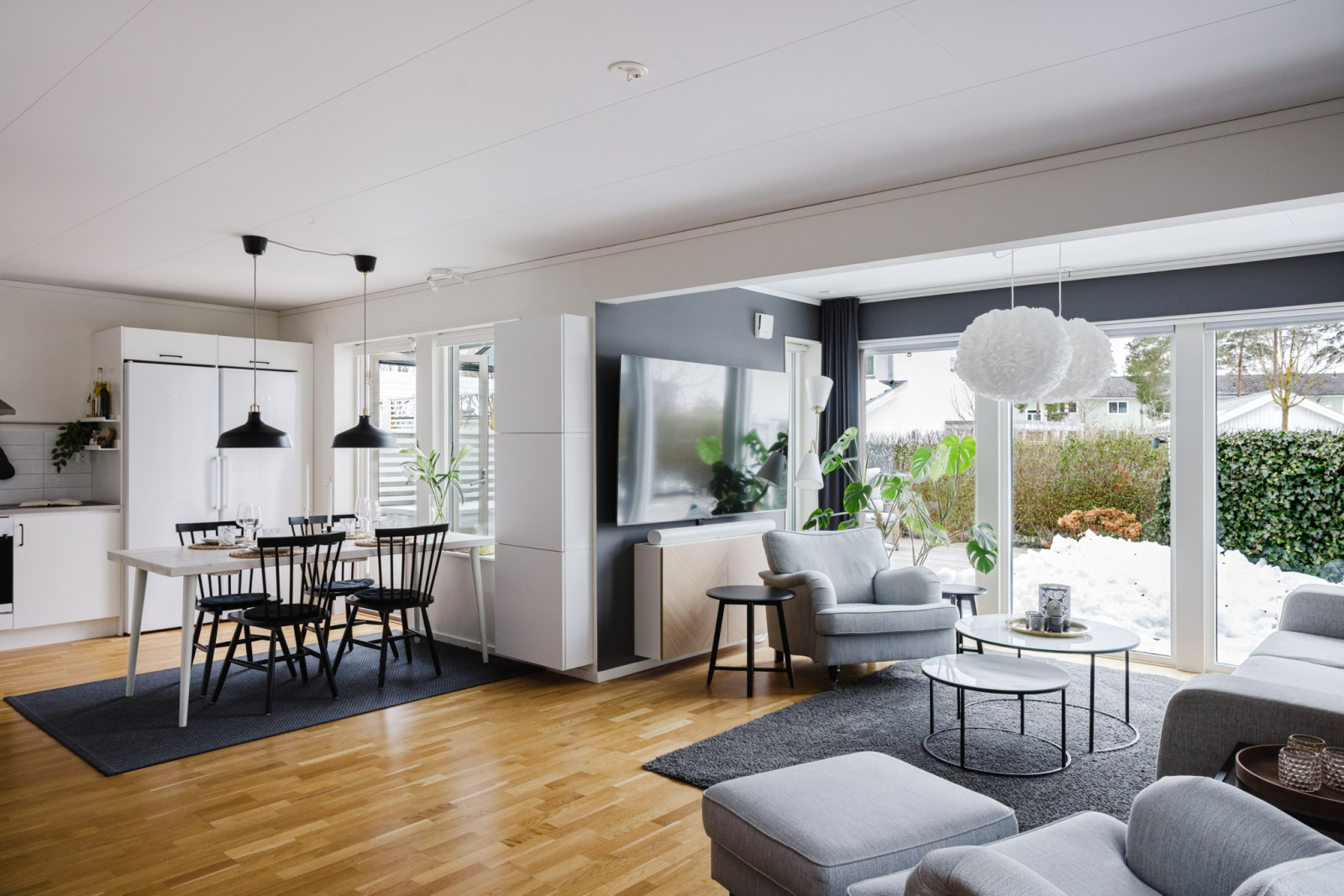 Vardagsrum mot kök Petersbergsstigen 7A