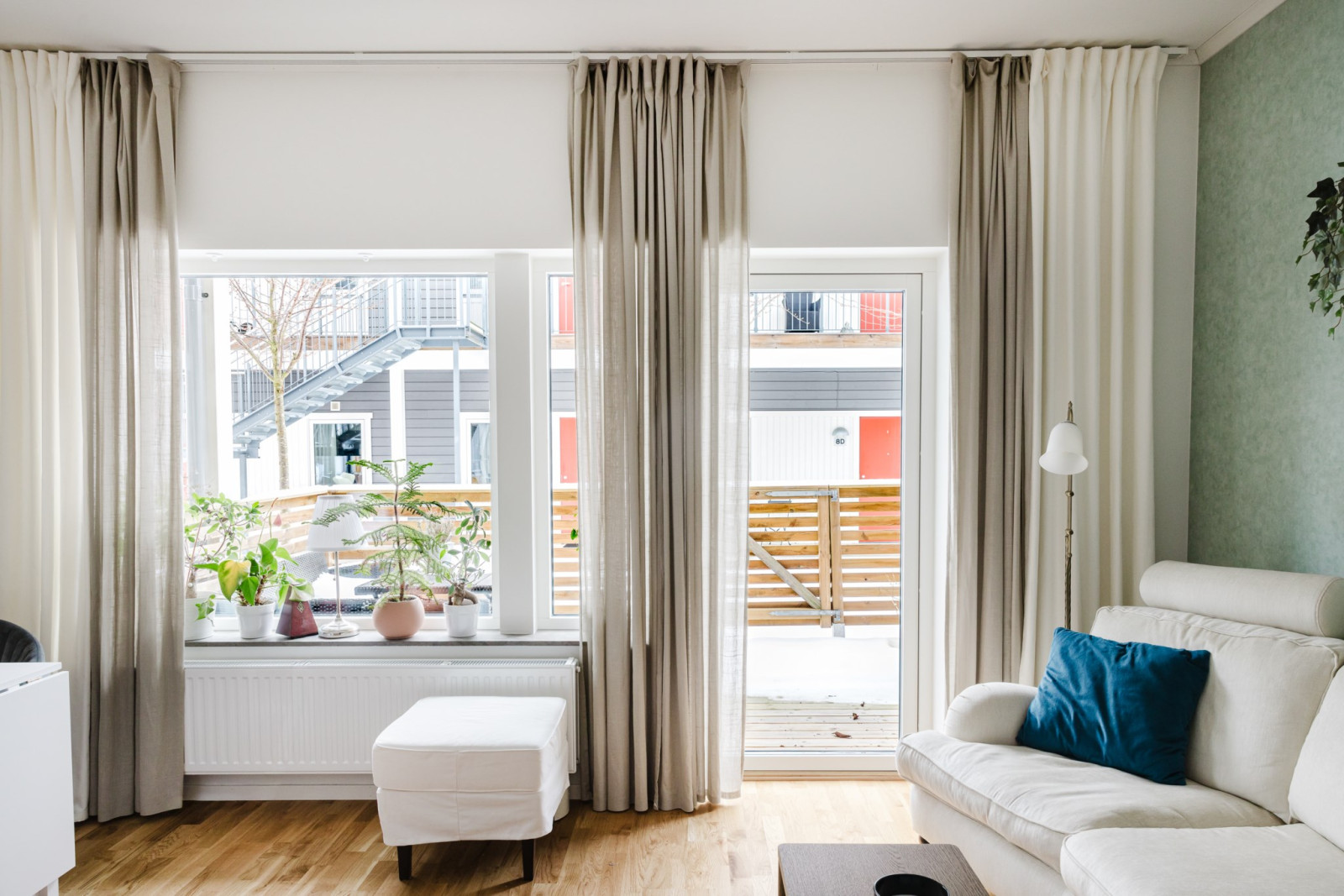 Vardagsrum med utgång till uteplats Hagavägen 6C